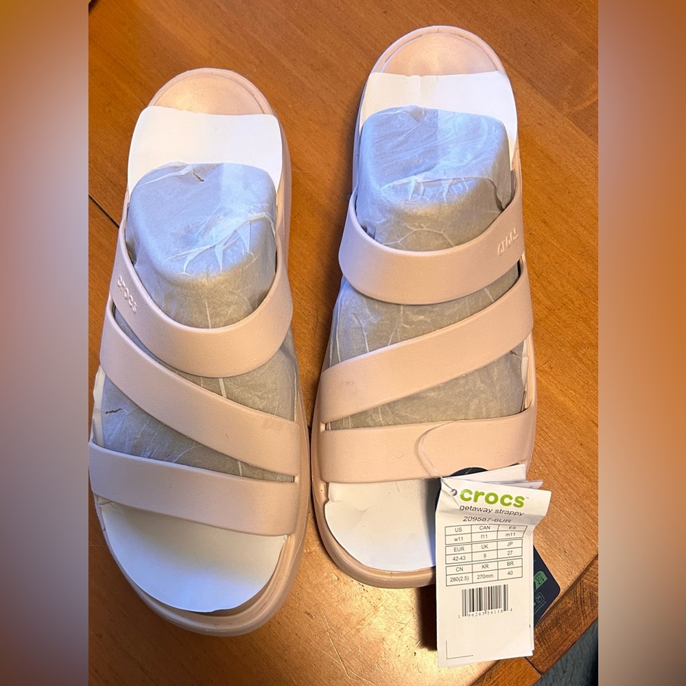 CROCS Getaway Strappy sandals - size 11